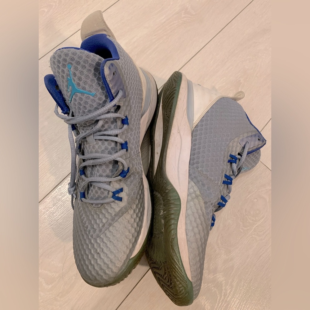 Jordan Men's Gray and Blue Sneakers size 12 - Picture 4 of 6